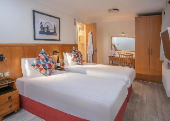 Queensway Hotel