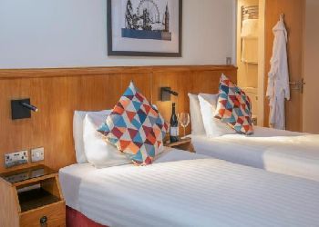 Queensway Hotel