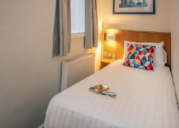 Queensway Hotel