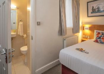 Queensway Hotel