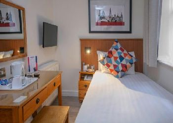Queensway Hotel