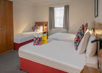 Queensway Hotel