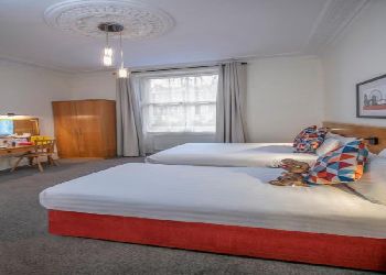 Queensway Hotel