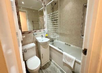 Smart Hyde Park View Hostel