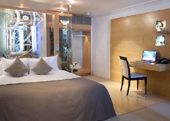 Russell Hotel