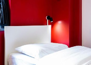 Generator Hotel