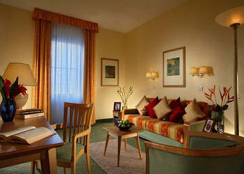 citadines trafalgar square apartment